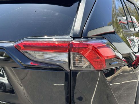 Used 2019 Toyota RAV4 LE AWD/4WD image 12