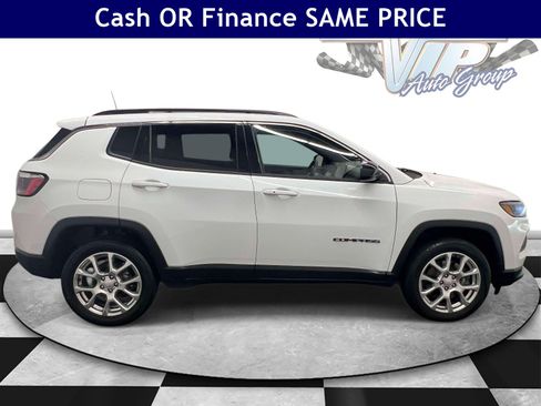 Certified 2023 Jeep Compass Latitude AWD/4WD image 6