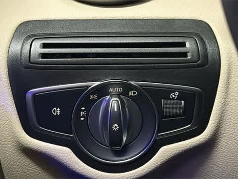 Used 2022 Mercedes-Benz GLC 300 GLC 300 image 17