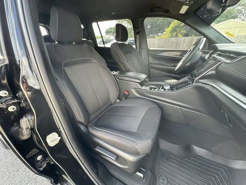 Used 2024 Jeep Grand Cherokee L Laredo RWD image 13
