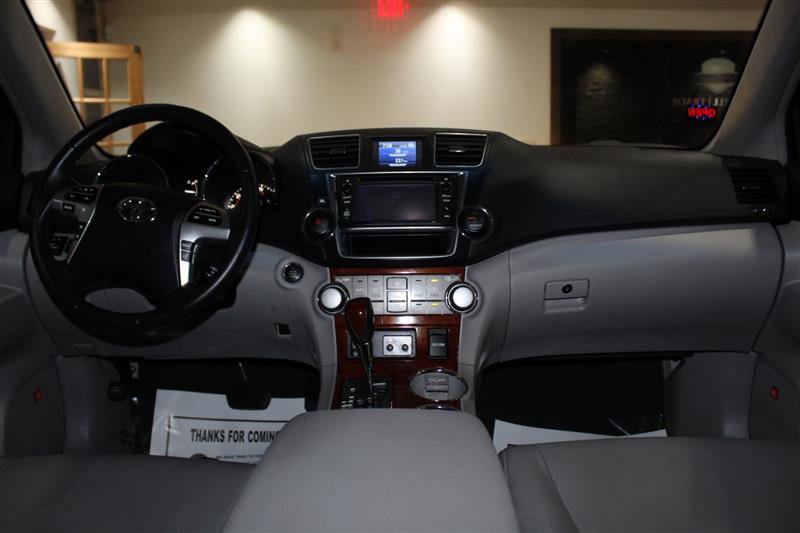 Used 2013 Toyota Highlander Limited FWD image 14