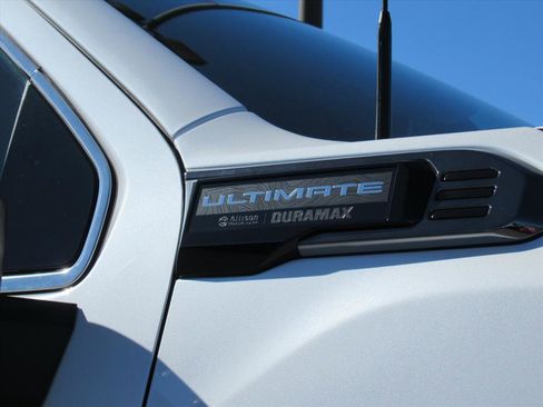 Used 2025 GMC Sierra 2500 Denali Ultimate image 9