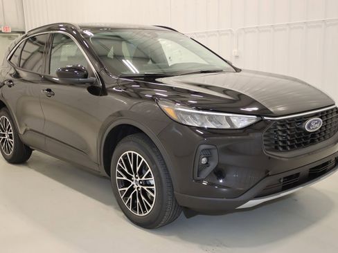 Certified 2024 Ford Escape SE image 4