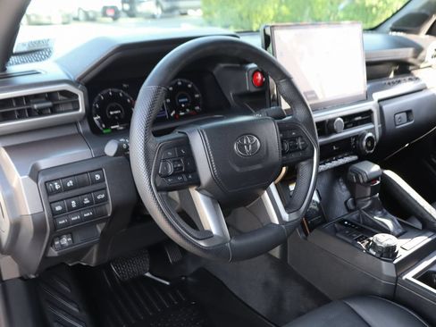 Used 2024 Toyota Tacoma TRD Off-Road w/ TRD Off Road Premium Package AWD/4WD image 17