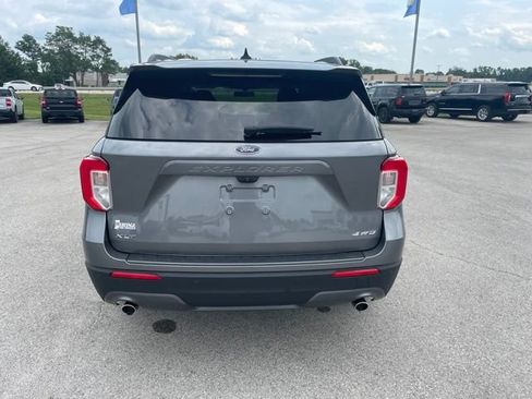 Used 2021 Ford Explorer XLT w/ Equipment Group 202A AWD/4WD image 8