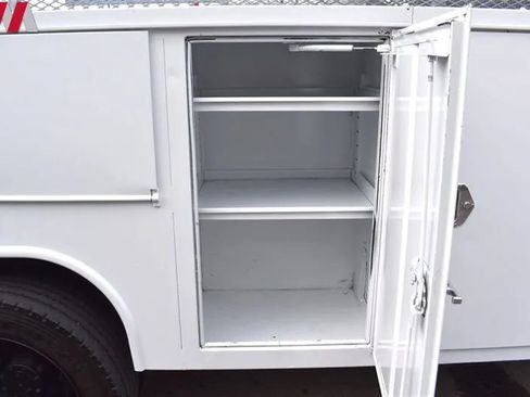 Used 2016 Ford F550 4x4 Regular Cab Super Duty image 29