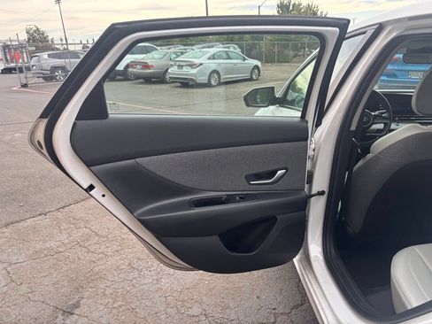 Certified 2024 Hyundai Elantra Limited FWD image 21