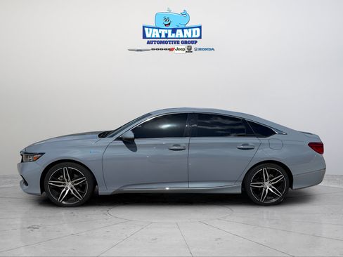 Used 2022 Honda Accord Touring image 2