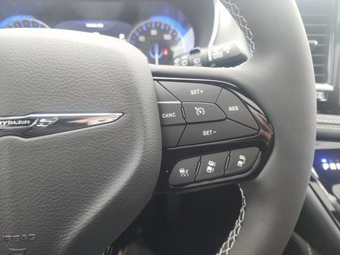 New 2026 Chrysler Pacifica Limited w/ Uconnect Theater Family Group image 11