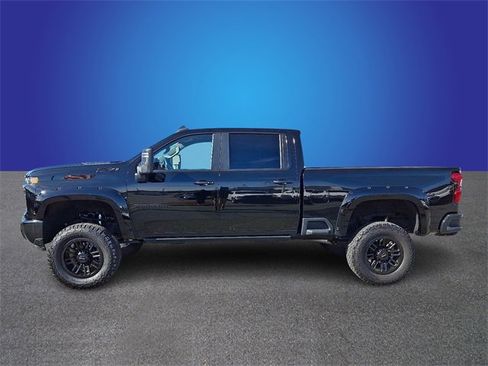 Used 2025 Chevrolet Silverado 2500 LT image 6
