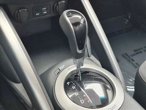 Used 2016 Hyundai Veloster FWD image 12