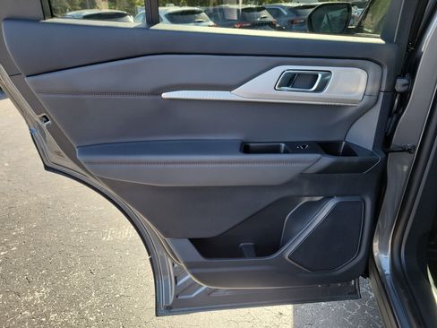 Used 2025 Ford Explorer Active w/ Active Comfort Package image 23