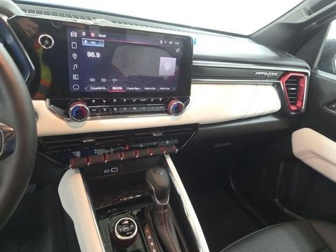 Used 2024 GMC Canyon AT4X image 9