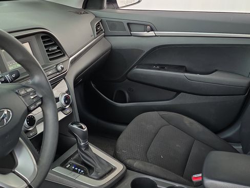 Used 2019 Hyundai Elantra SE w/ Cargo Package image 24