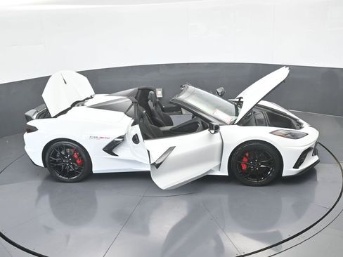 Used 2024 Chevrolet Corvette Stingray Convertible w/ Z51 Performance Package image 65