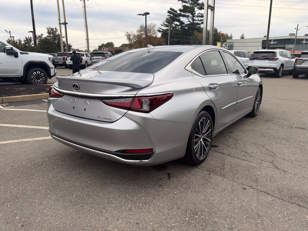 Used 2025 Lexus ES 300h w/ Premium Package FWD image 7
