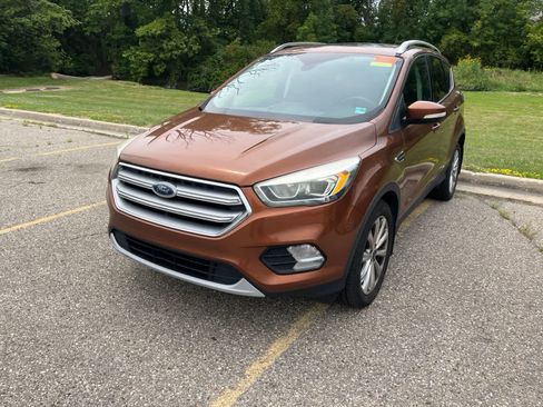 Used 2017 Ford Escape Titanium FWD image 4