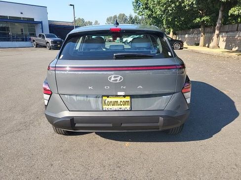 New 2026 Hyundai Kona SE image 4