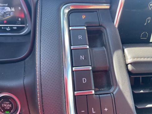 Used 2023 GMC Yukon AT4 w/ Technology Package AWD/4WD image 18