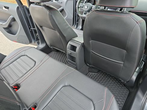 Used 2017 Volkswagen Jetta GLI image 11