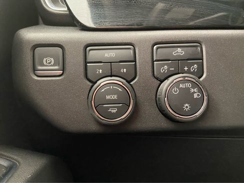 Used 2025 Chevrolet Silverado 1500 LT image 36