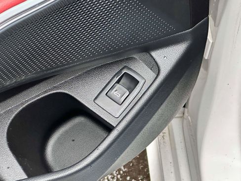 Used 2023 BMW 330i xDrive Sedan w/ Premium Package image 17