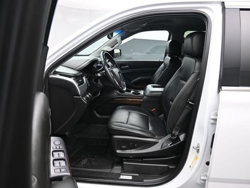 Used 2019 Chevrolet Tahoe LT w/ Luxury Package AWD/4WD image 12