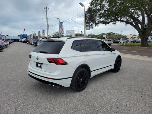 Used 2020 Volkswagen Tiguan SE R-Line image 4