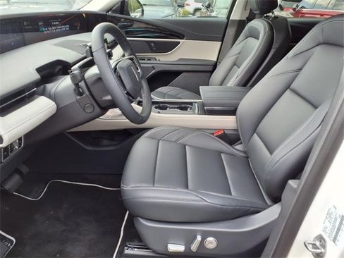 New 2025 Lincoln Nautilus Premier image 7