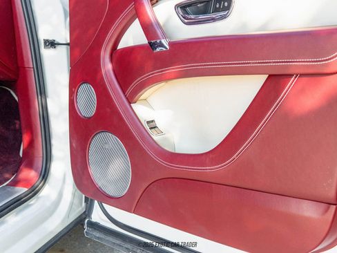 Used 2019 Bentley Bentayga image 51