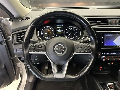 Used 2017 Nissan Rogue SV AWD/4WD image 25