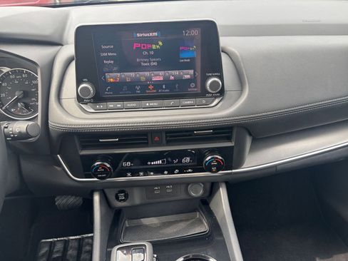 Used 2025 Nissan Rogue SV image 17