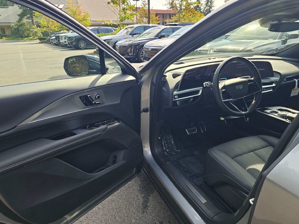 New 2027 Cadillac Lyriq Luxury AWD/4WD image 23