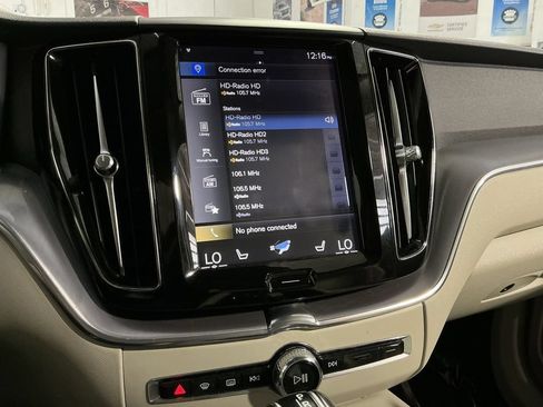 Used 2020 Volvo XC60 T5 Momentum AWD/4WD image 19