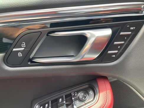 Certified 2025 Porsche Macan AWD/4WD image 25