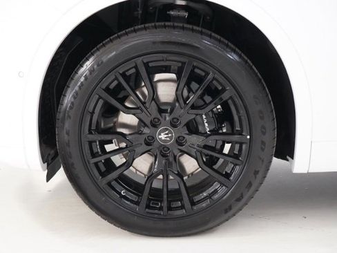 New 2025 Maserati Grecale Modena image 9