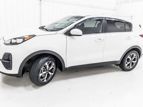 Used 2022 Kia Sportage LX FWD image 3