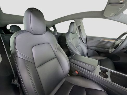 Used 2023 Tesla Model Y Long Range image 28