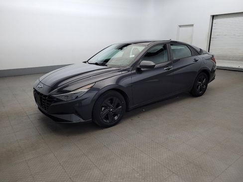 Used 2021 Hyundai Elantra SEL image 2