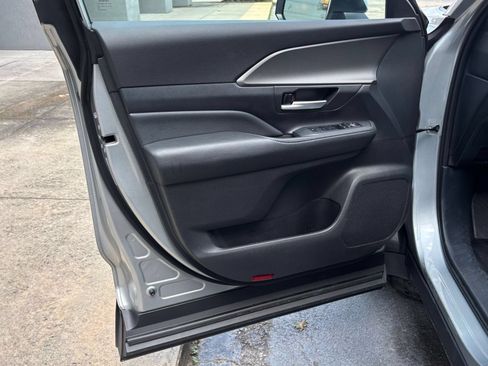 Used 2025 Toyota Grand Highlander FWD image 18