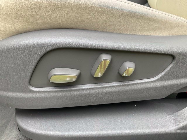 Used 2023 Cadillac XT5 Premium Luxury w/ Technology Package AWD/4WD image 6