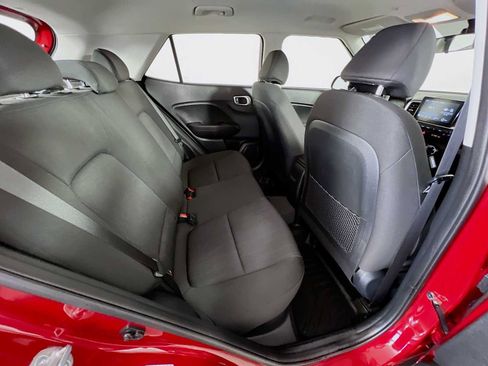 Used 2024 Hyundai Venue SE image 25