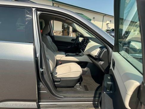 Used 2024 Nissan Pathfinder SV AWD/4WD image 29