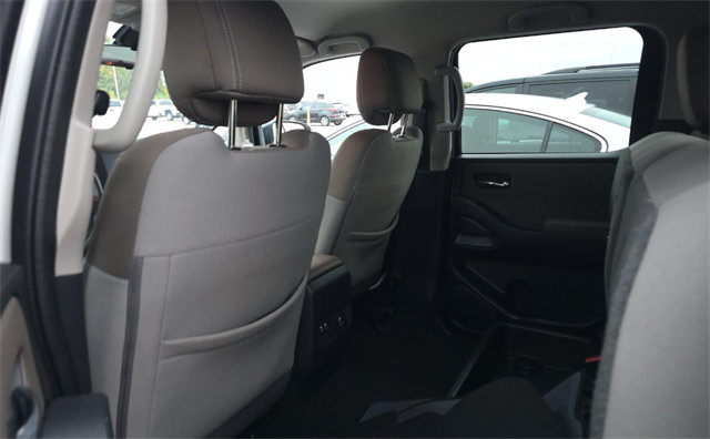 Used 2022 Nissan Frontier SV AWD/4WD image 10
