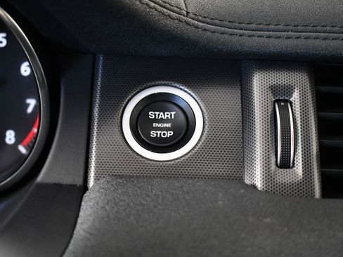 Used 2019 Land Rover Range Rover Evoque SE Premium image 38