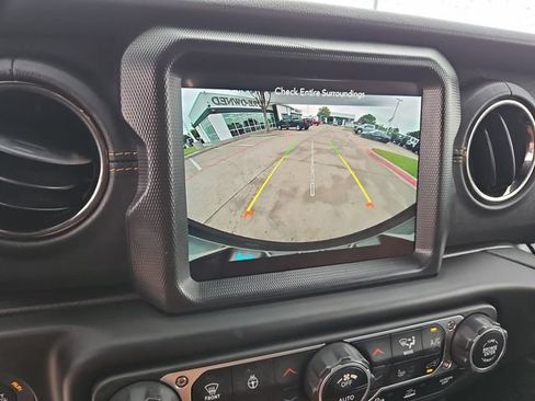 Used 2023 Jeep Wrangler Unlimited Sahara AWD/4WD image 14