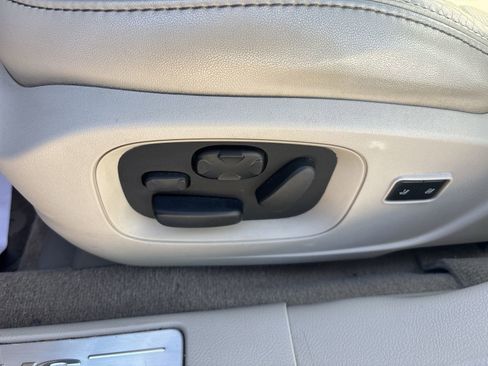 Used 2012 Ford Taurus Limited FWD image 15