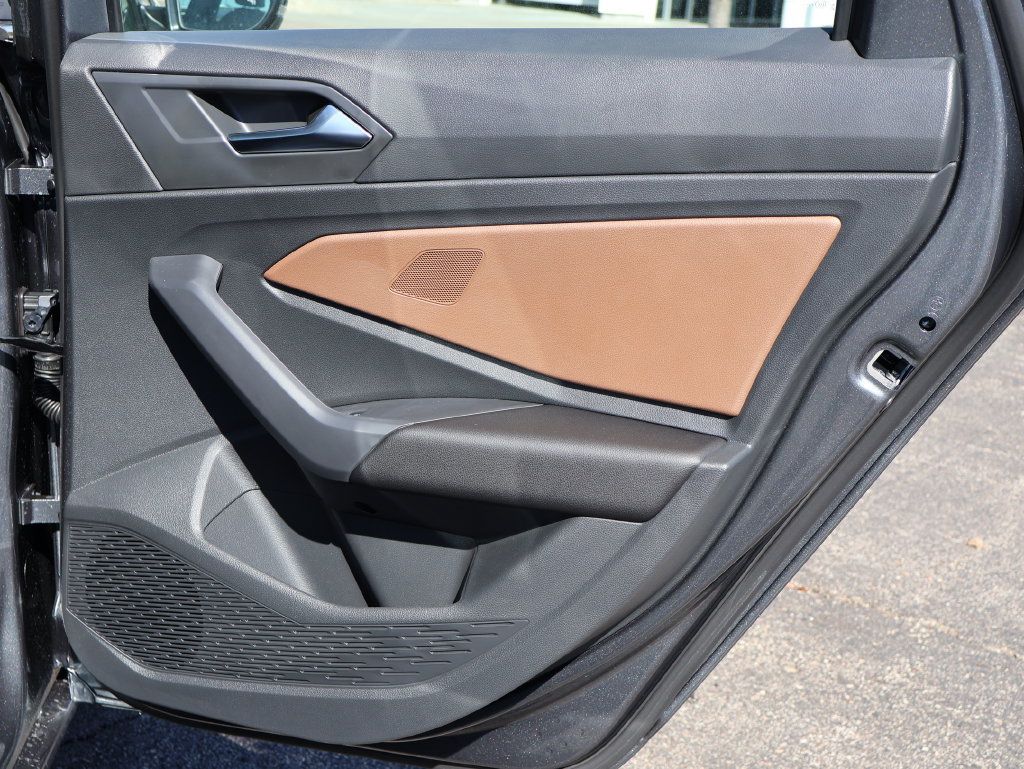 Used 2026 Volkswagen Jetta SEL FWD image 40