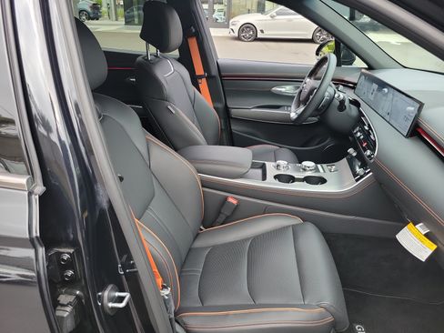 Certified 2026 Genesis GV70 3.5T Sport Advanced AWD/4WD image 20
