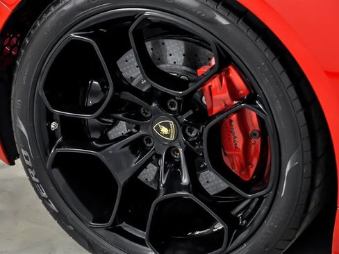 Used 2021 Lamborghini Huracan EVO RWD image 20